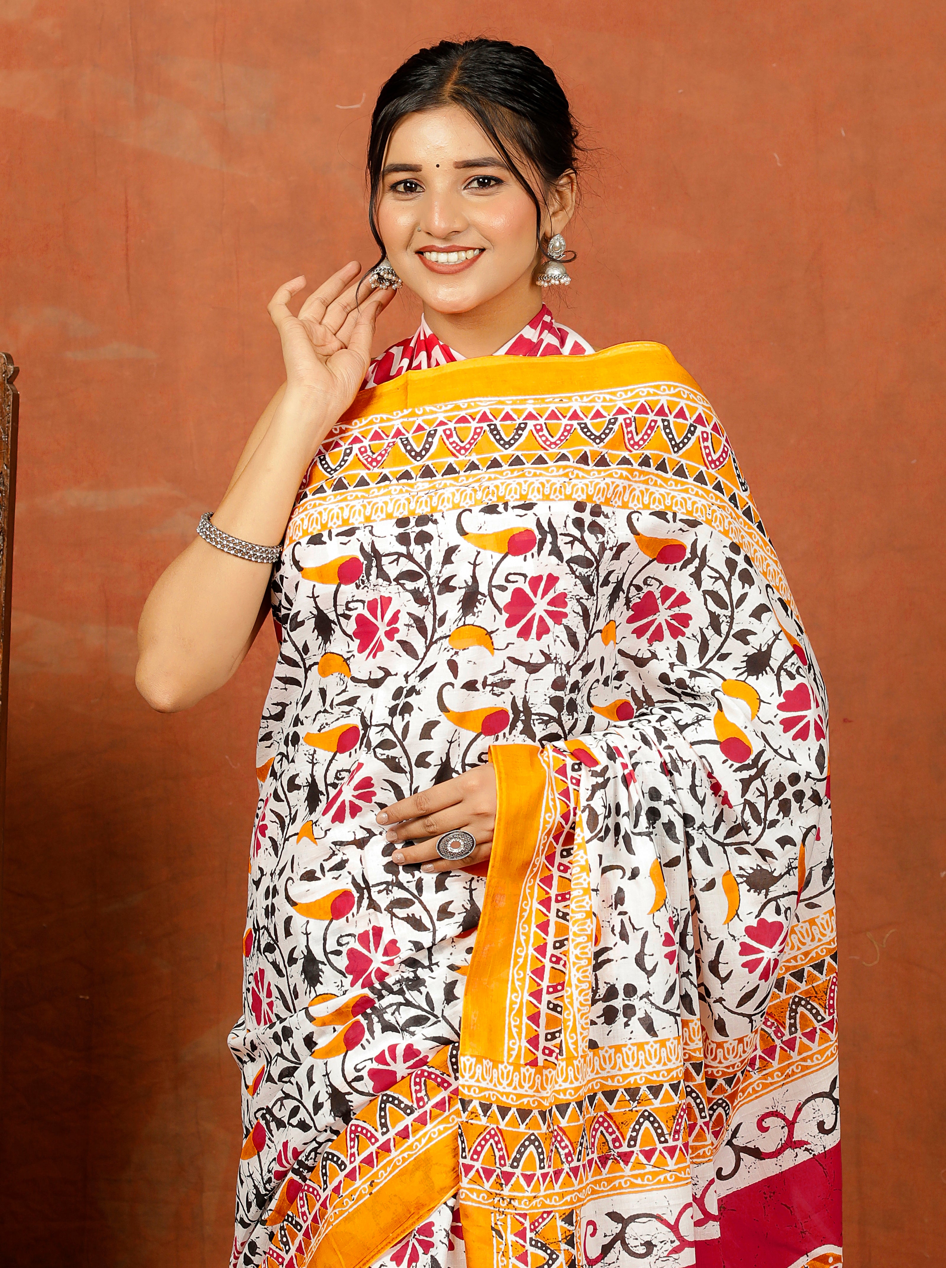 Traditional Printed Saree with Multicolor Floral and Bird Motifs view 2